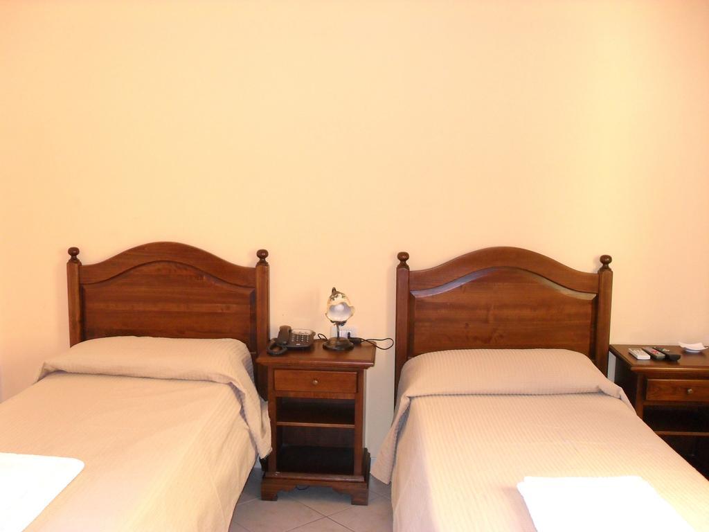 Hotel Piro Torrenova  Quarto foto